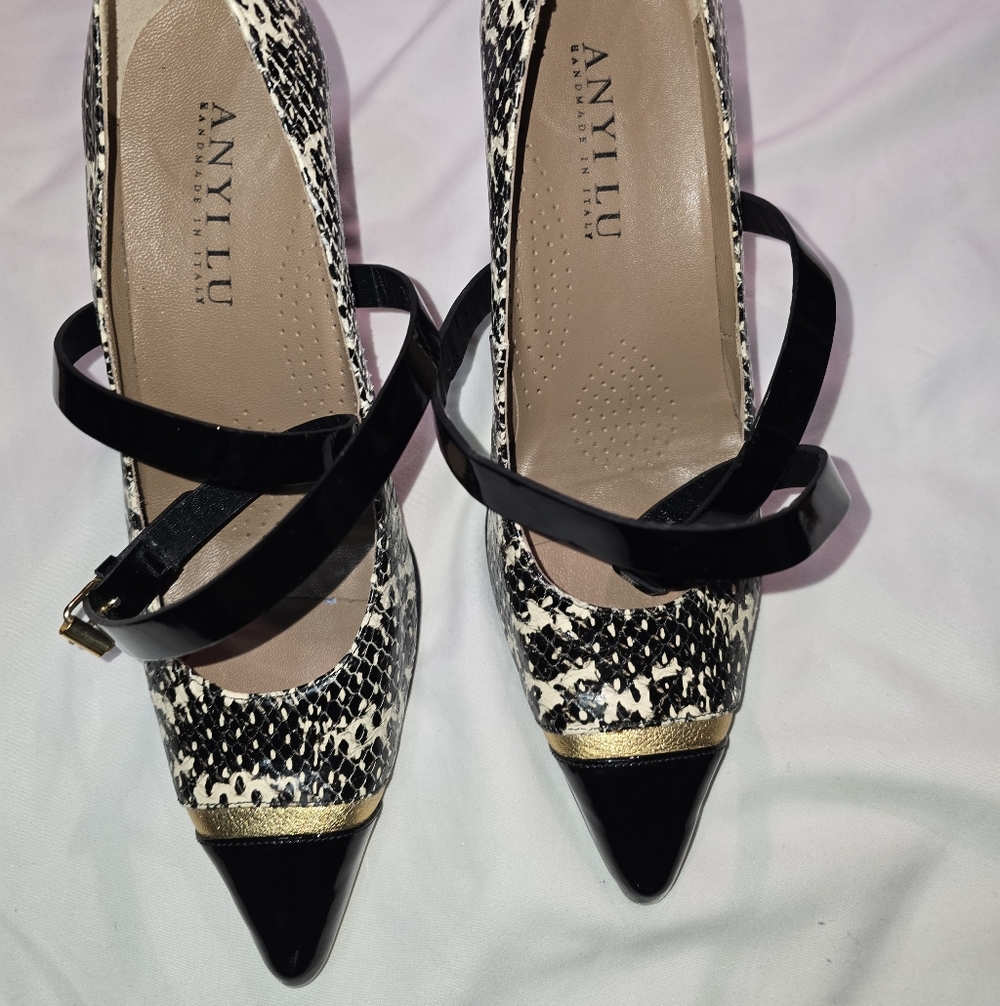 Anyi Lu Black and Gold Patterned Heels SNAKE SKIN SHOES SIZE 7.5 MADE In ITALY